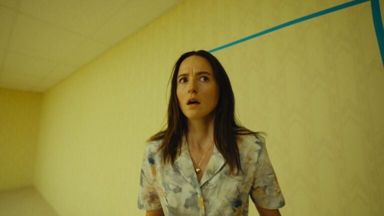 Backrooms-Um-Nao-Lugar-terror-com-Renate-Reinsve-estreia-nos-cinemas